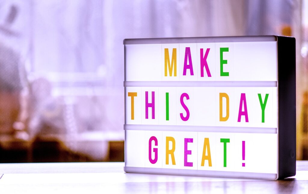 make the day great, letterbox, light box-4166221.jpg